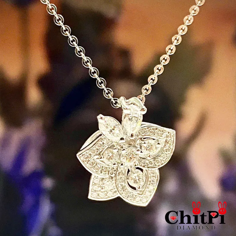 Mặt dây chuyền kim cương hình đóa hoa