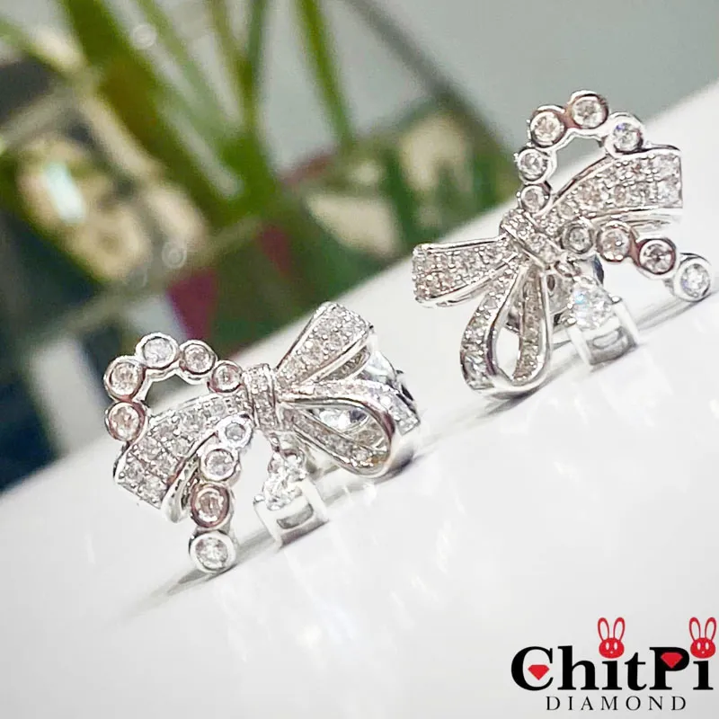 Khuyên tai kim cương hình chiếc nơ