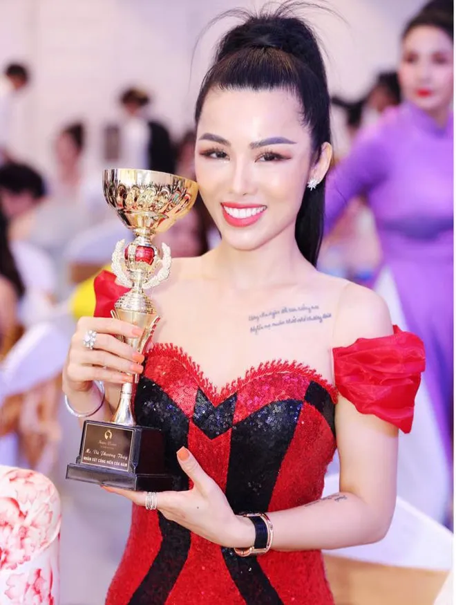 Giải thưởng là sự ghi nhận những đóng góp của nữ doanh nhân với Happy Women và các hoạt động cộng đồng
